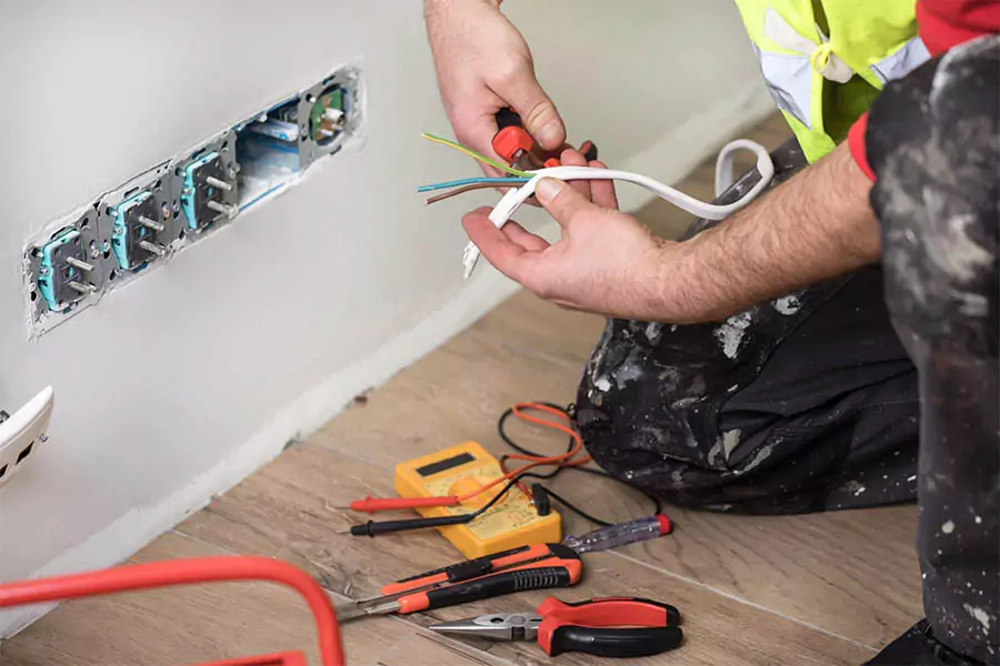 Your Guide to Hiring Mobile Home Electricians in Los Angeles: Safety and Service